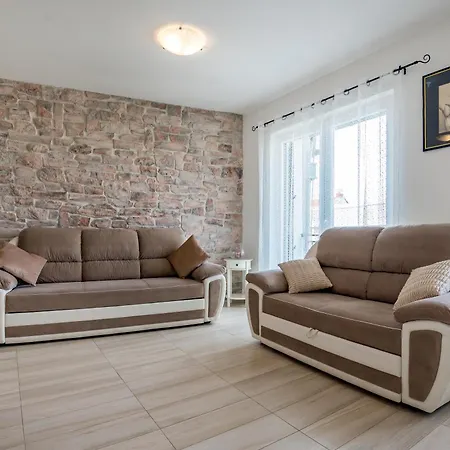 Ksenija Kat 아파트 시베니크